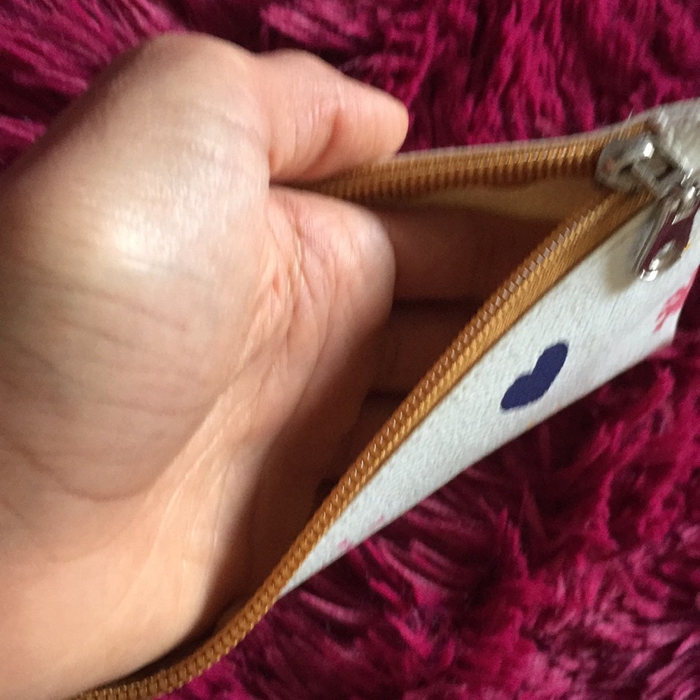 Royal-themed cosmetic pouch - Picture 6 of 8